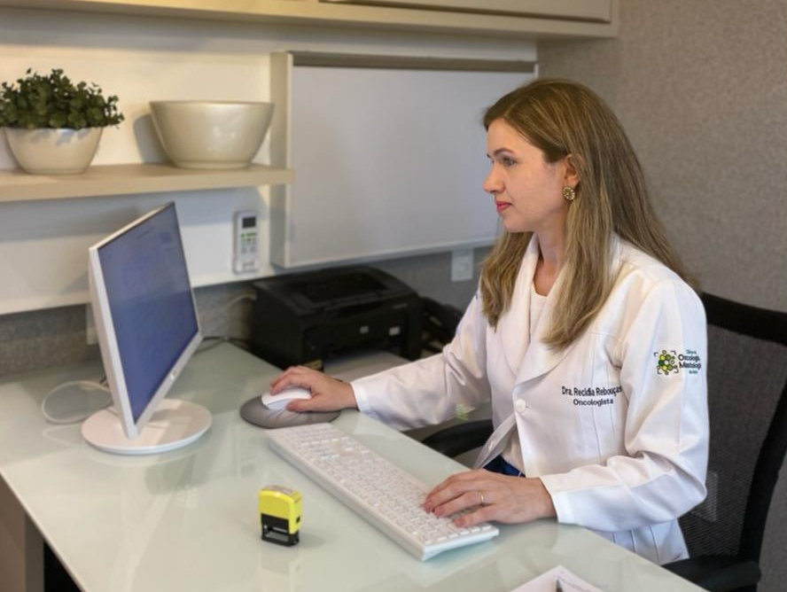 médica oncologista Dra. Recídia Rebouças