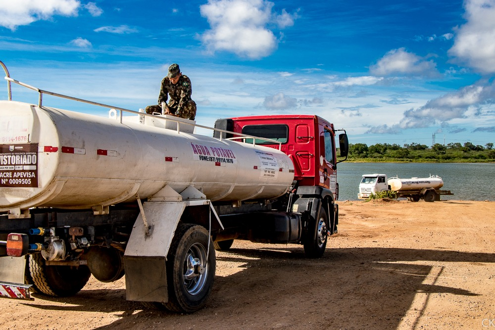 Operação Carro-Pipa: a mão amiga do Exército no semiárido brasileiro / Foto: Exército Brasileiro