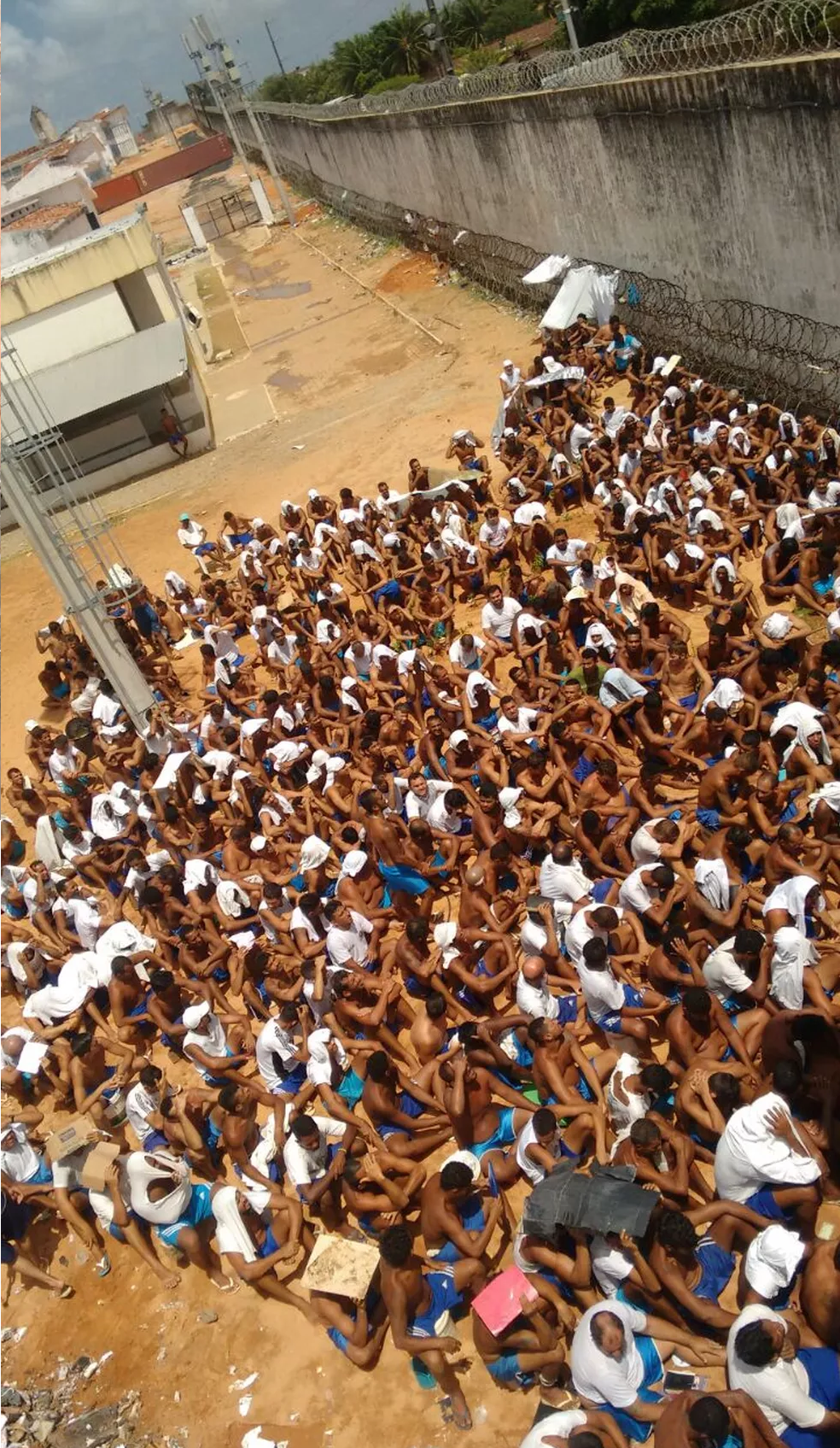 Presos de Alcaçuz, em 2017, após o fim da rebelião