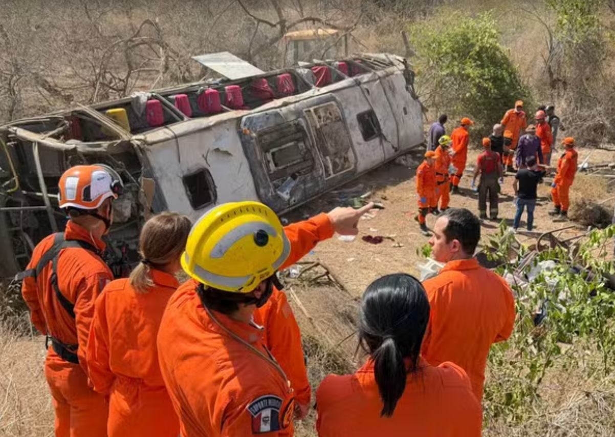 Bombeiros realizam resgate de vítimas. Foto: Divulgação/Governo de Alagoas