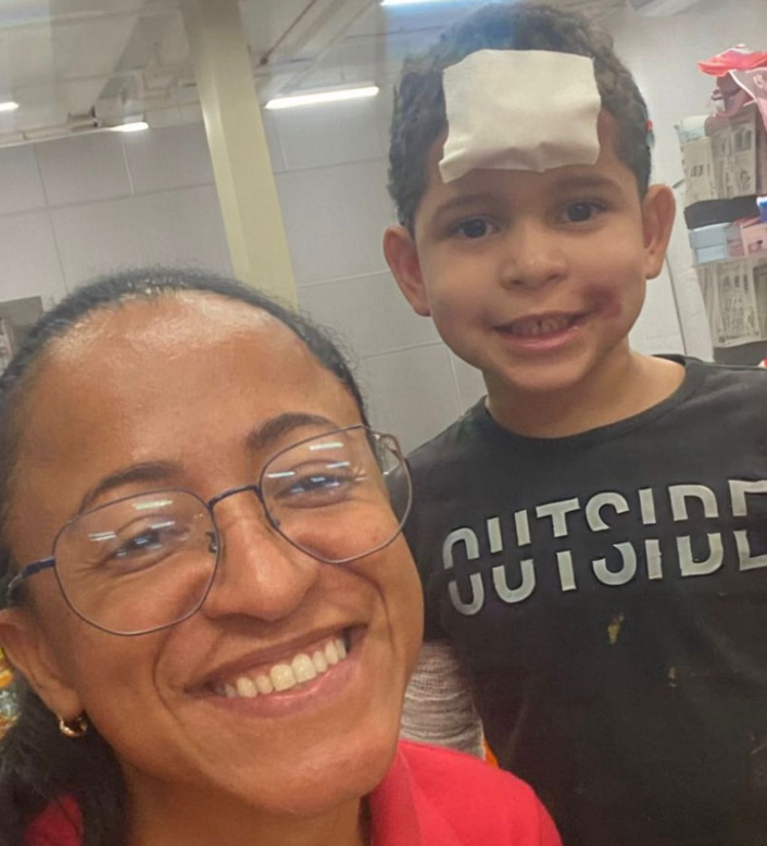 Após a alta, a família fez questão de promover o reencontro. A mãe descreveu a postura da condutora como “maravilhosa”, ressaltando que ela ofereceu apoio integral do início ao fim.