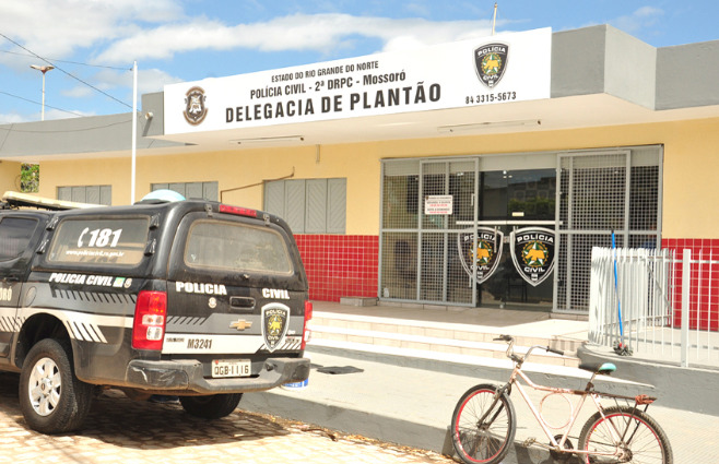 Com a elevação do tom da discussão, a PM foi acionada e encaminhou os envolvidos para a Delegacia de Plantão da Polícia Civil do Rio Grande do Norte para os procedimentos legais.