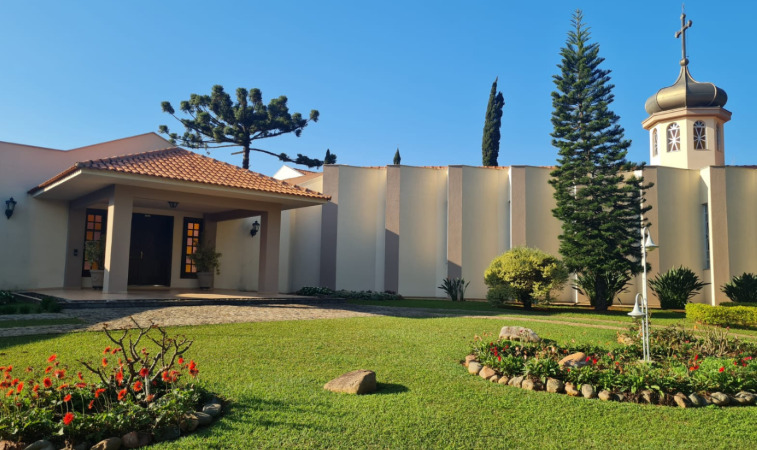 O suspeito deixou o convento, mas foi identificado com base nas imagens e localizado em casa.