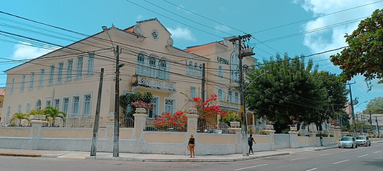 O atendimento é realizado no Centro de Reprodução Assistida da Maternidade Escola Januário Cicco, unidade vinculada à Universidade Federal do Rio Grande do Norte e à Rede Ebserh.