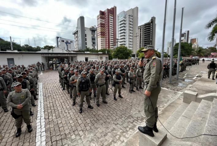 O serviço policial segue regime de dedicação integral às atividades institucionais, exigindo disponibilidade imediata para atendimento de ocorrências.