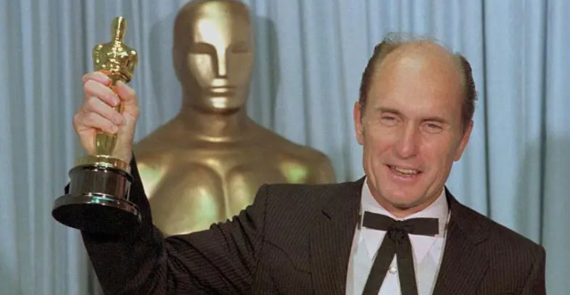 A consagração veio em 1983, quando venceu o Oscar de Melhor Ator por Tender Mercies.