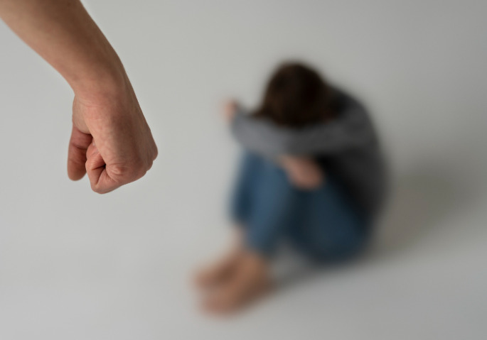 As informações reunidas até o momento indicam a possível ocorrência de crimes como associação criminosa, maus-tratos, tortura e cárcere privado.