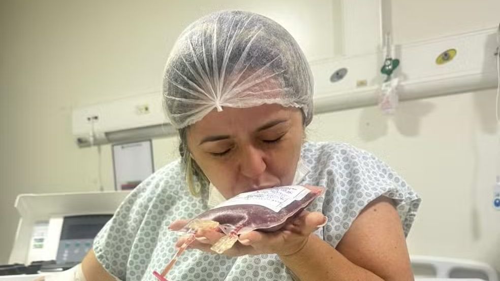 Família da Paraíba está internada no RN desde dezembro; procedimento realizado pelo SUS marca nova etapa na luta pela cura da jovem dentista