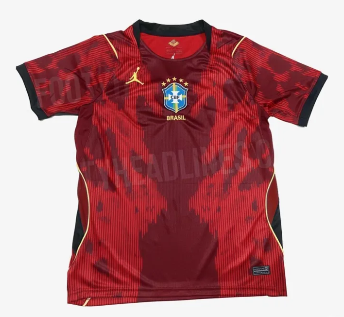 Camisa vermelha vazada no ano passado. Foto: Reprodução/Footy Headlines