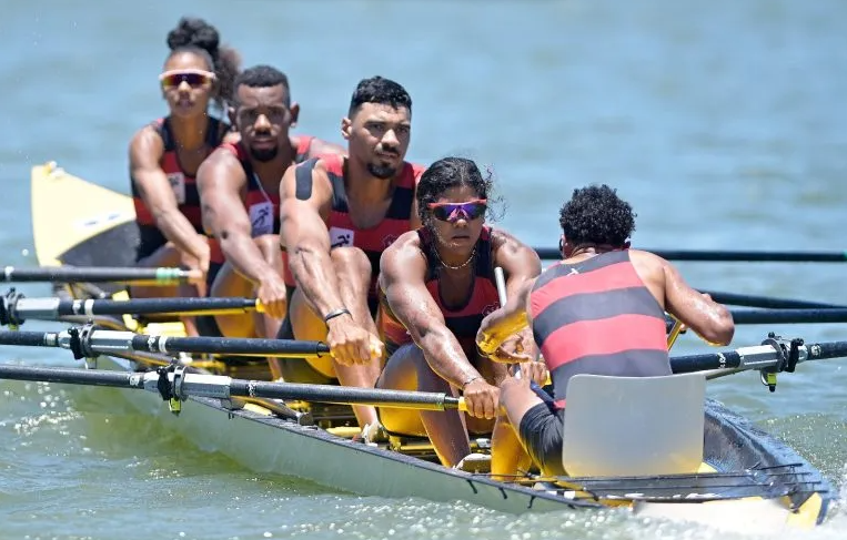 Conhecido internacionalmente como Beach Sprint, o remo de praia é uma versão mais dinâmica e explosiva do remo tradicional.