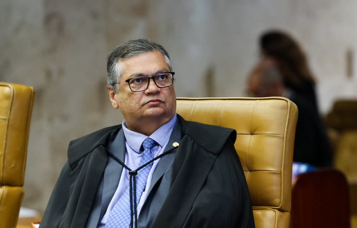 O ministro Flávio Dino anulou uma aposentadoria compulsória aplicada a um juiz do Tribunal de Justiça do Rio de Janeiro (TJRJ), levantando questionamentos sobre a validade desse tipo de sanção após a reforma da Previdência de 2019.