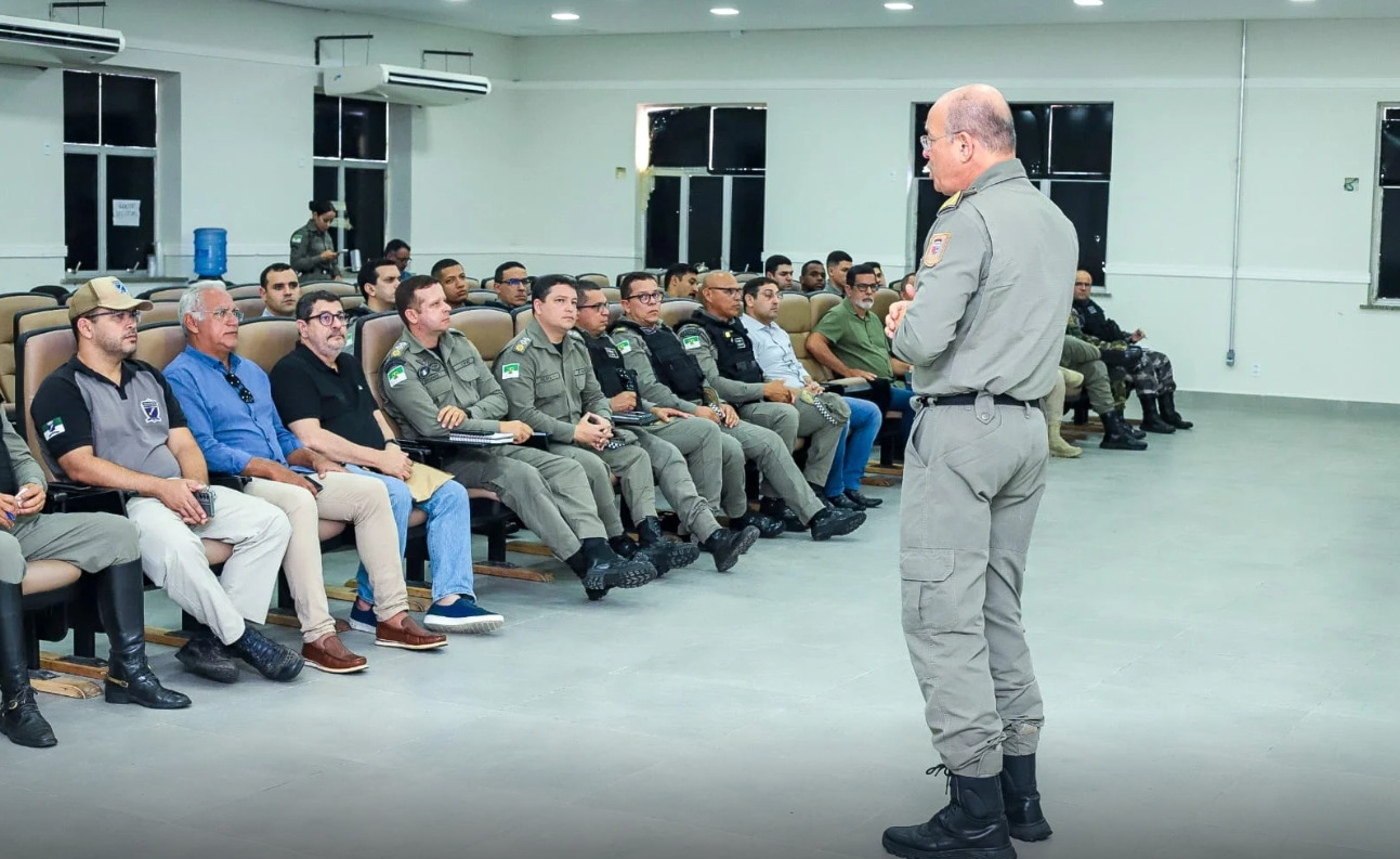 Em reunião realizada nesta segunda-feira (16), no Quartel-Geral da Polícia Militar, ficou definido que os ambulantes só poderão atuar em um ponto específico, com o objetivo de reforçar a segurança e melhorar a circulação de torcedores.