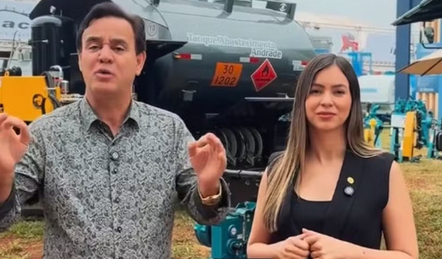 Fabiana Bolsonaro se chama Fabiana de Lima Barroso Souza e é filha do pastor Adilson Barroso, fundador do antigo Partido Patriota — atualmente Partido Renovação Democrática (PRD).