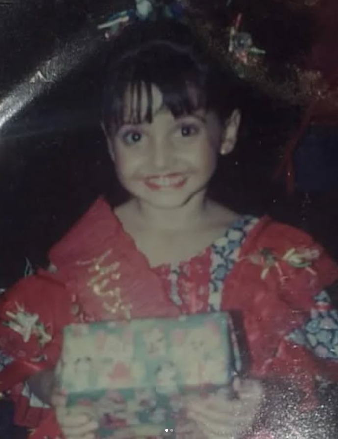 As denúncias só foram formalizadas em 2019, anos após os abusos. Desde então, o processo seguiu sob sigilo, com o objetivo de proteger as vítimas; sendo uma delas Melissa Apprigio, filha do cantor.