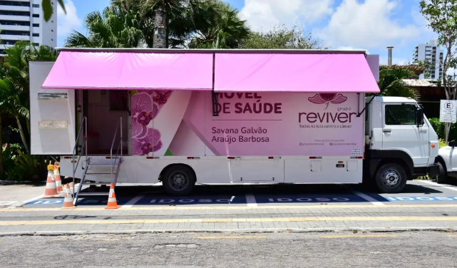 Unidade móvel leva atendimento de prevenção ao câncer de mama de maneira gratuita. Foto: Divulgação/Grupo Reviver