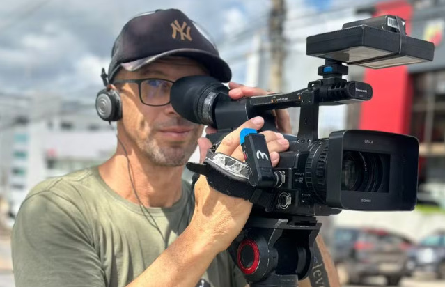 O cinegrafista Rodrigo Lapa, de 49 anos, que dirigia o carro, morreu ainda no local.