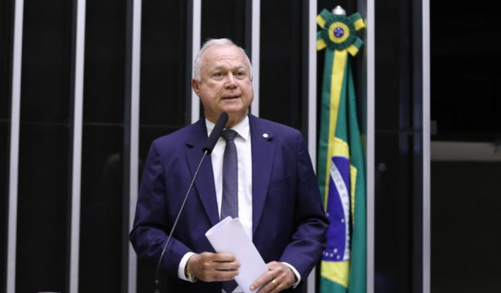 O relator da proposta, deputado Paulo Azi (União-BA), apresentou parecer favorável à admissibilidade da PEC 8/2025.