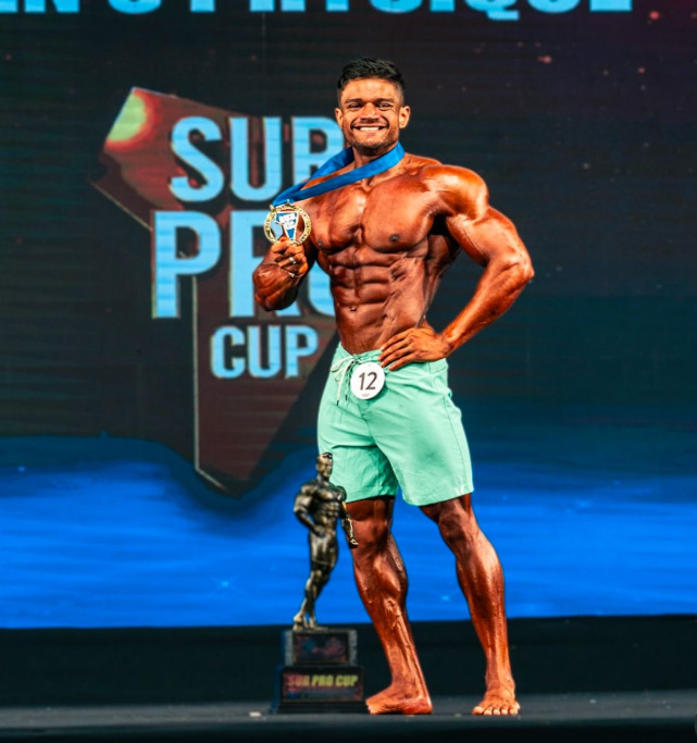 Por trás da performance, há uma rotina marcada por constância e rigor absoluto. A preparação para o torneio canadense inclui treinos todos os dias da semana, sem pausas.