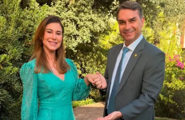 Recentemente, divulgou vídeos nas redes sociais em que apresenta a esposa, Fernanda Antunes Figueira, cita as filhas e compartilha aspectos pessoais, em um movimento interpretado como esforço para humanizar a campanha.