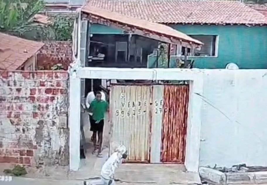 Imagens de câmeras de segurança mostram Randerson sendo sequestrado em sua residência. Foto: Reprodução/Redes Sociais