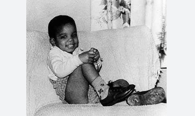 Nascido em 1958, em Gary, Indiana, ele cresceu em um ambiente familiar rígido, inserido desde muito cedo em uma rotina profissional intensa com os Jackson 5.