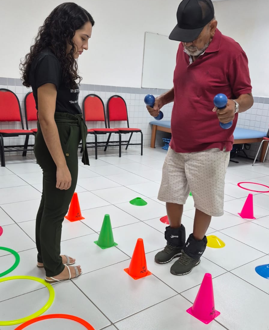 Tratamento inclui atividades motoras, cognitivas e sociais visando oferecer qualidade de vida