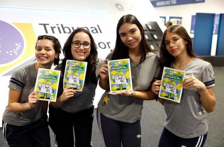 Além do lançamento da mascote, a cerimônia contou com exposições sobre a evolução da urna eletrônica, experiências interativas e conteúdos educativos sobre o processo eleitoral.