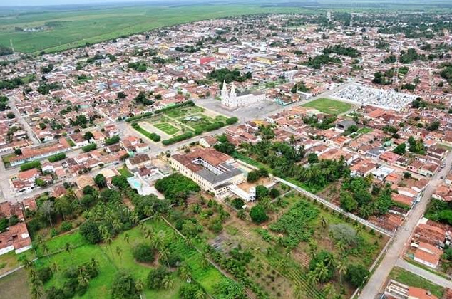 A prefeitura do município deu início ao processo de regularização fundiária que deve beneficiar aproximadamente mil famílias com a emissão de escrituras públicas de seus imóveis.