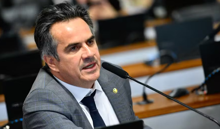Ciro foi apontado como destinatário de uma “mesada” de 300 mil mensais do banqueiro Daniel Vorcaro.