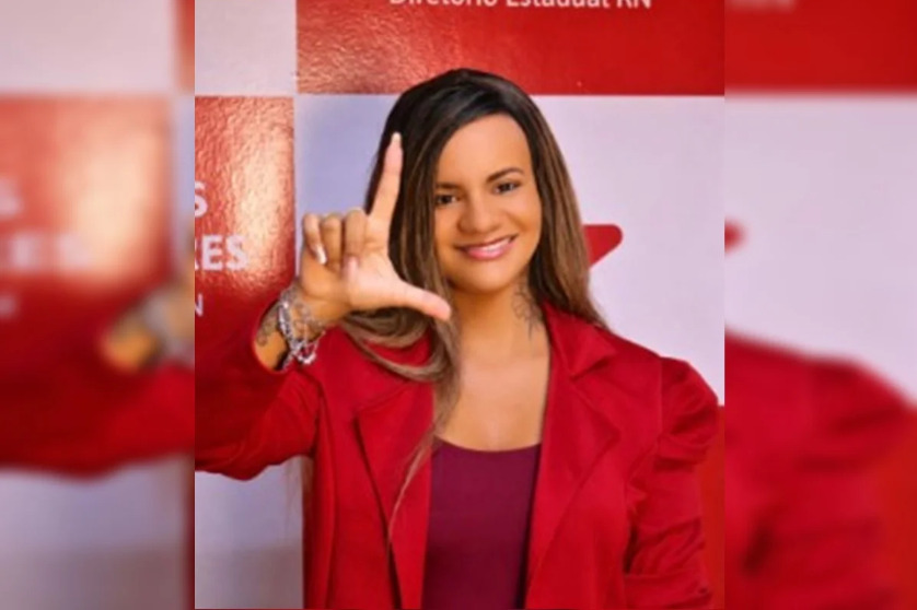 A influenciadora Juliana Garcia, vítima de uma brutal agressão cometida pelo ex-namorado dentro de um elevador em Natal, voltou a ser alvo de ataques nas redes sociais após anunciar sua filiação ao Partido dos Trabalhadores (PT).