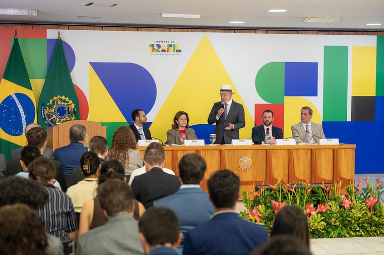 A expectativa do governo é que mais de 1 milhão de consumidores sejam alcançados pela medida, dependendo da adesão das instituições financeiras ao programa. Imagem: Pedro Reis / Ascom - SRI