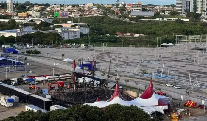 O incêndio foi registrado na madrugada da segunda-feira (11), que destruiu parte da estrutura do circo montado na área externa da Arena das Dunas, na capital potiguar.
