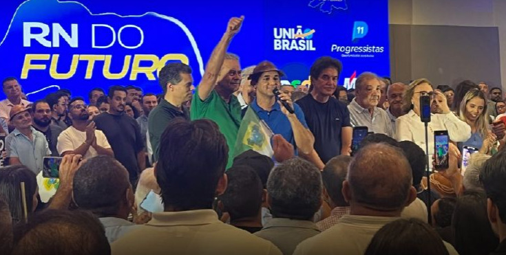 Allyson Bezerra, pré-candidato ao Governo do RN em meio a lideranças.
