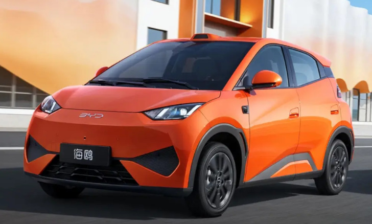 Pelo segundo mês consecutivo, o BYD Dolphin Mini apareceu entre os principais destaques nacionais e liderou as vendas em três mercados brasileiros.