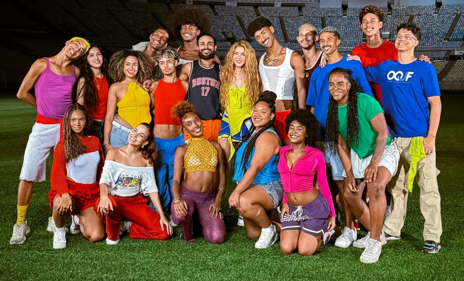 Coletivo carioca do Complexo da Maré levou o estilo urbano e o funk para a coreografia oficial de "Dai Dai". Foto: Reprodução/Instagram