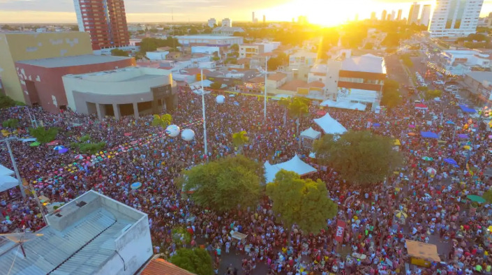 A expectativa da organização é repetir o sucesso da edição passada, que reuniu mais de 250 mil pessoas nas ruas da cidade.
