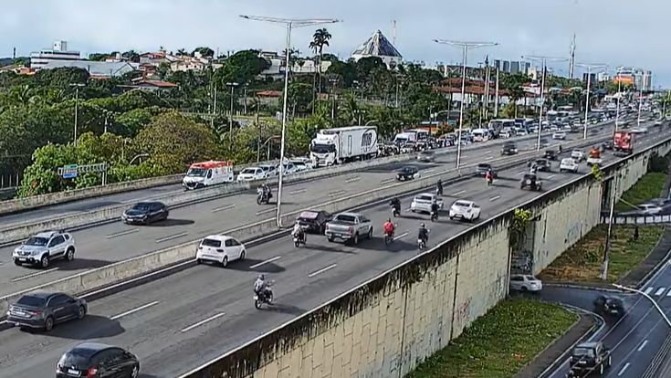 Engavetamento no viaduto da UFRN - FVF Drone