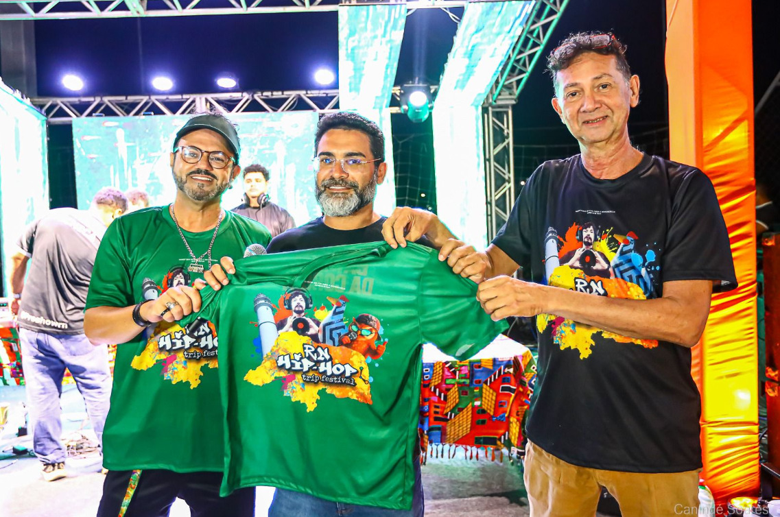 Produtor cultural Edson Soares, o terceiro da esquerda para direita.