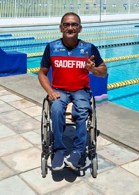 Francisco Avelino, atleta da natação paralímpica - Sadef