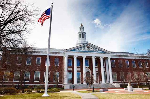 O ranking do CWUR mostra que as universidades dos Estados Unidos continuam dominando o cenário acadêmico global. Em primeiro lugar está a Harvard University.