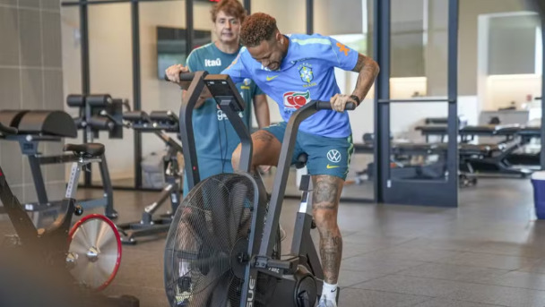 O planejamento elaborado pelo departamento médico da Confederação Brasileira de Futebol (CBF) prevê um período de recuperação de aproximadamente três semanas.