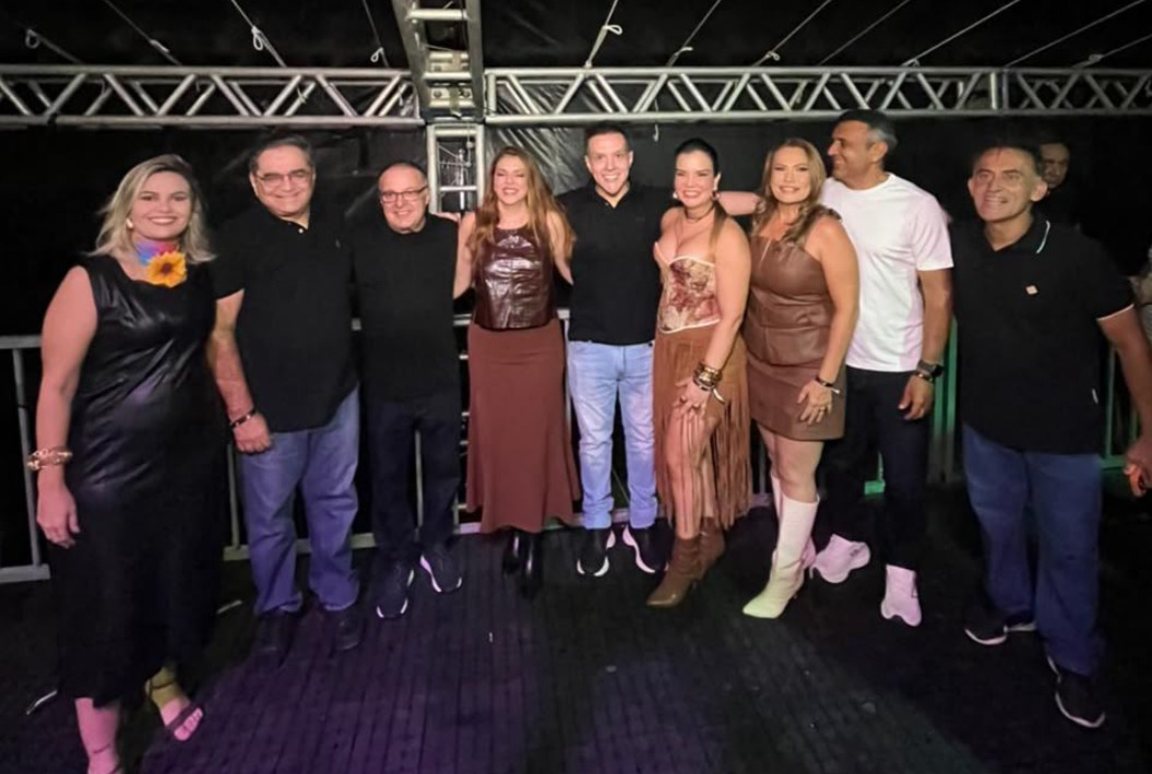 Além de Álvaro Dias e do prefeito Paulinho Freire, diversas lideranças políticas e representantes da administração municipal prestigiaram a festa.