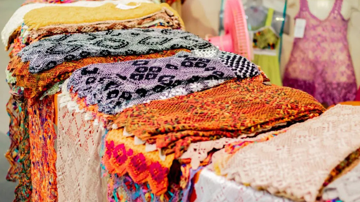 Com a técnica, as produções podem ser infinitas, indo de toalhas, roupas ou peças para decoração.