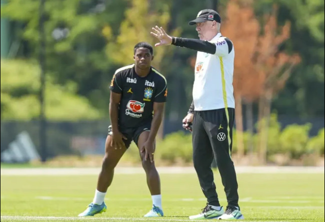 A ausência do jovem atacante durante o empate contra o Marrocos gerou questionamentos entre torcedores e especialistas, especialmente pela expectativa criada em torno de seu papel na equipe durante o Mundial.