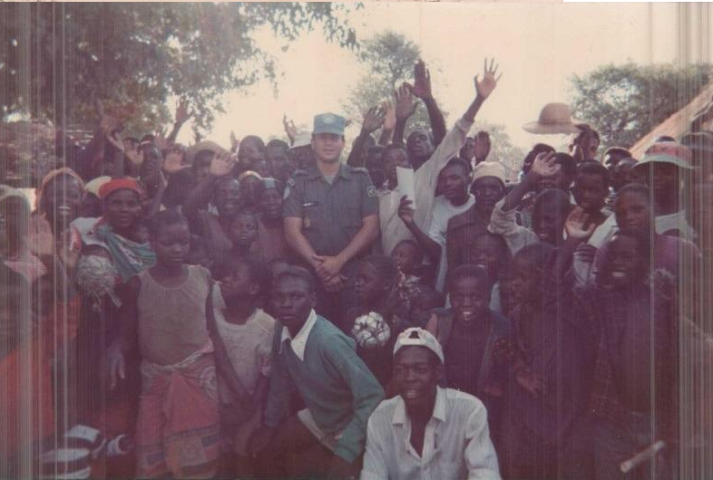 na Força de Paz da ONU, em 1994. Fomos os primeiros policiais militares do Rio Grande do Norte a integrar uma missão desse tipo, servindo o nosso país em Moçambique, na África.