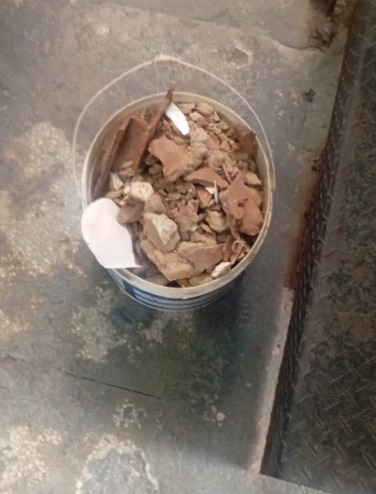 Durante uma fiscalização de rotina no Pavilhão 2, agentes penais identificaram danos deliberados na estrutura de uma cela, que estavam sendo utilizados como parte de um plano de evasão.