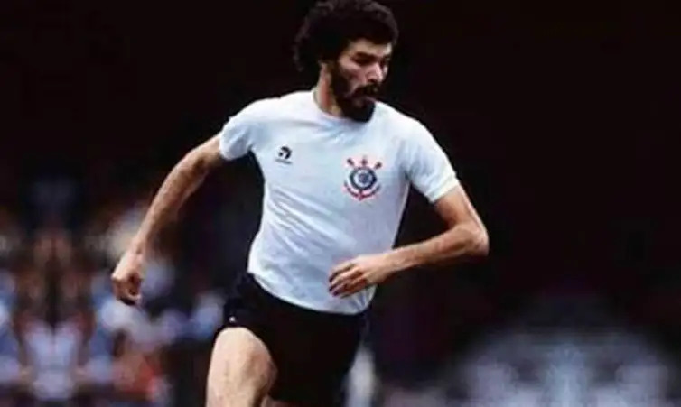Sócrates em ação pelo Corinthians. Foto: Corinthians