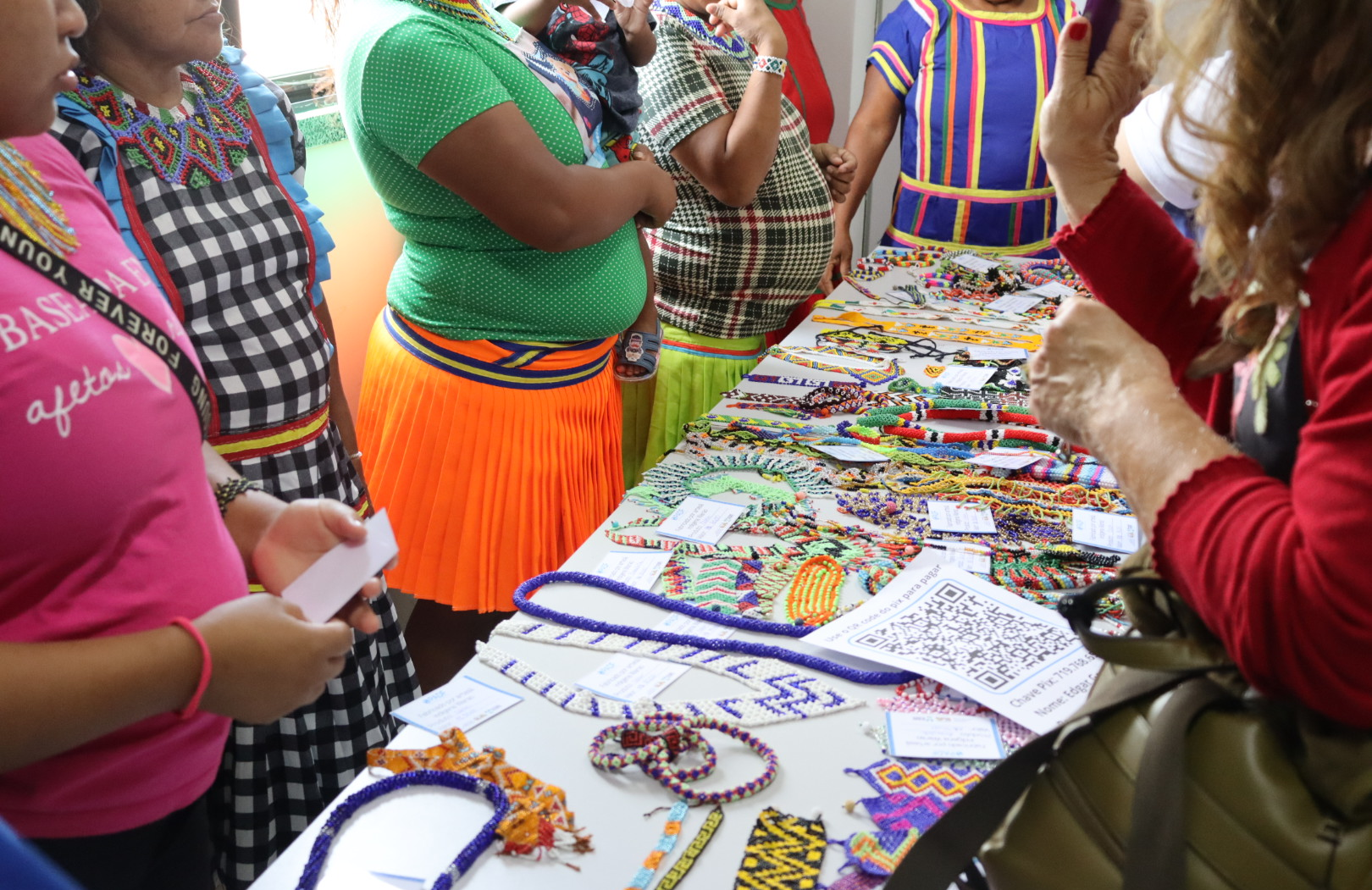 Esforços são realizados para o desenvolvimento de estratégias alternativas de inclusão socioeconômica dos Warao, com destaque para o incentivo à produção e comercialização de artesanato / Foto: SETHAS