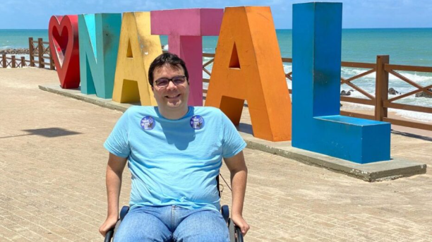Natural de Natal, Tércio Tinôco tem 35 anos, é graduado em Administração e exerce o segundo mandato como vereador da capital potiguar.