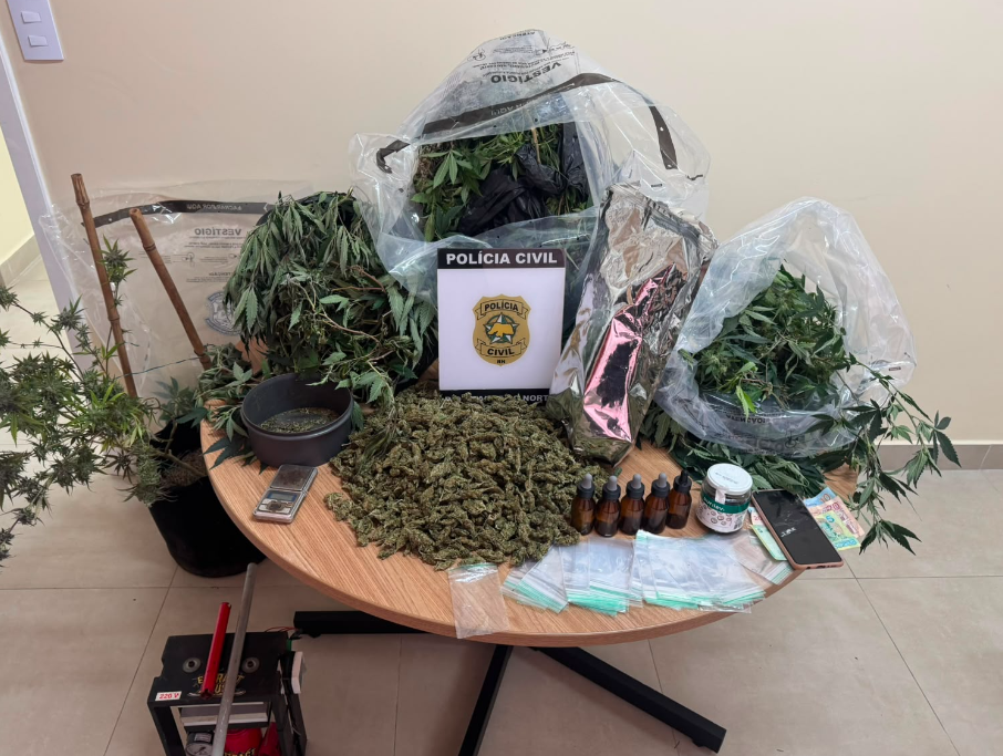 Material encontrado pelos policiais